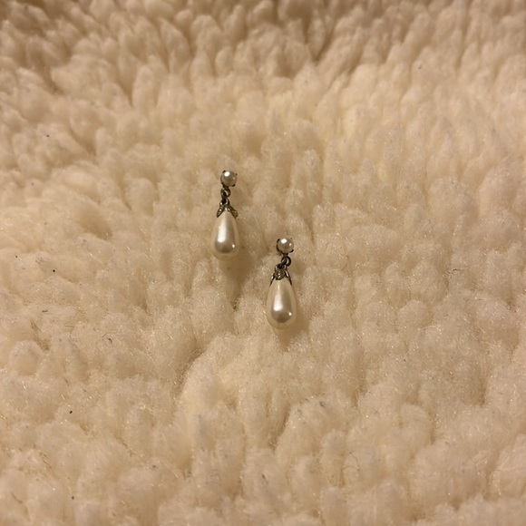 Cream and Gold Dangly Earrings - Picture 12 of 16